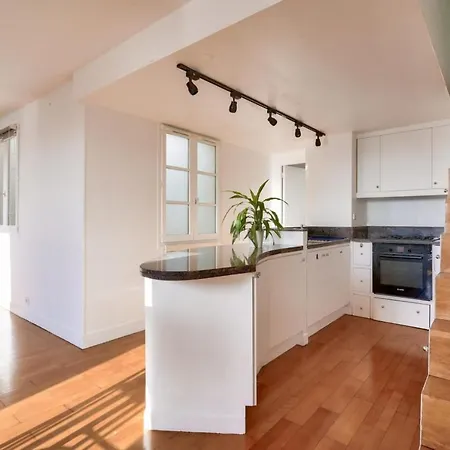 Apartment Bright And Comfortable For 4 People